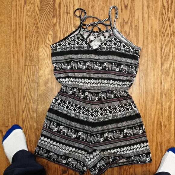 Romper - Picture 2 of 3